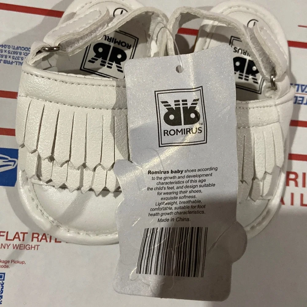 Romirus baby shoes Baby Sandals fringe NWT white 💕 0-6 months size 1